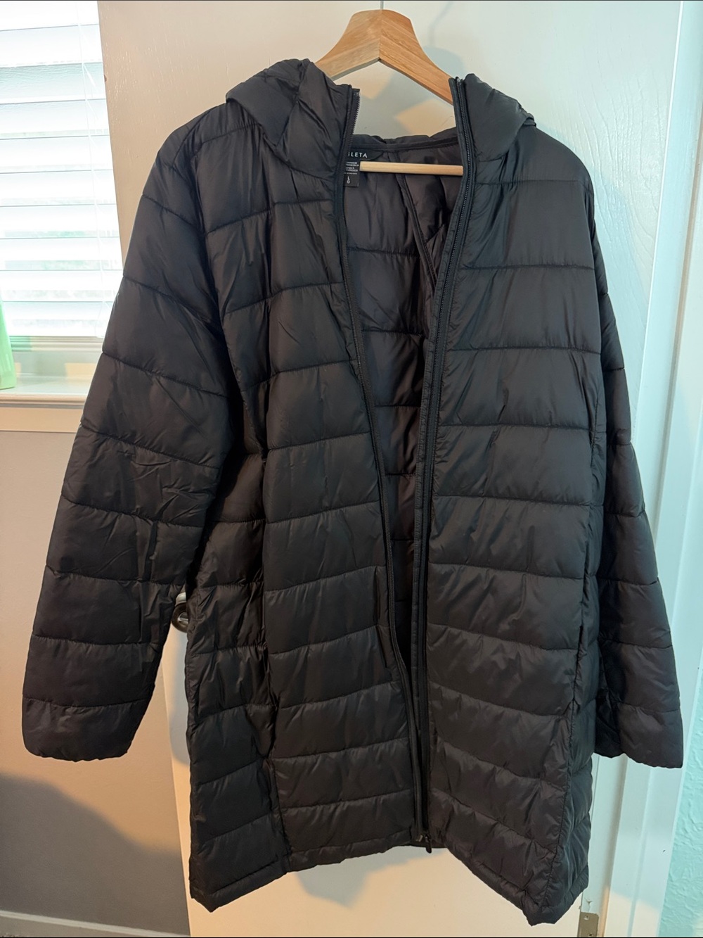 Athleta Black Long Aire Puffer Parka
